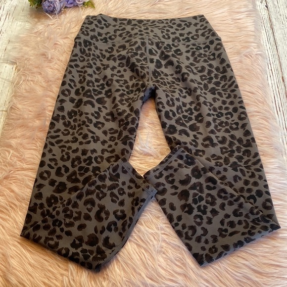 Varley Century Leggings in Iron Cheetah sz L - Picture 9 of 10